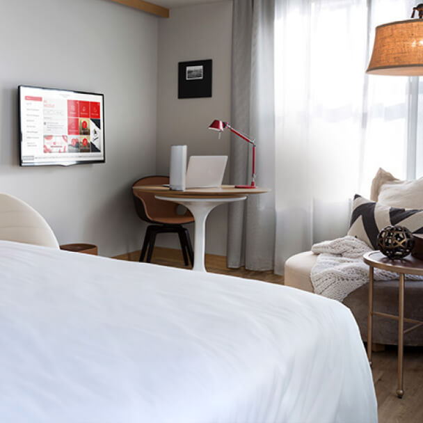 Chicago Hotel Suite Specials - Image of a bed