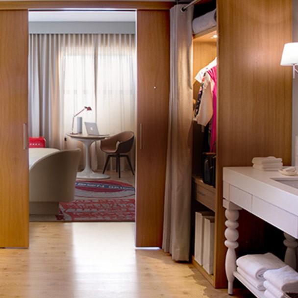 Take a Look Downtown Chicago Hotel Rooms