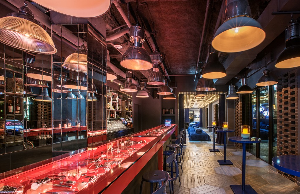 Image of Cerise rooftop interior at Virgin Hotels Chicago